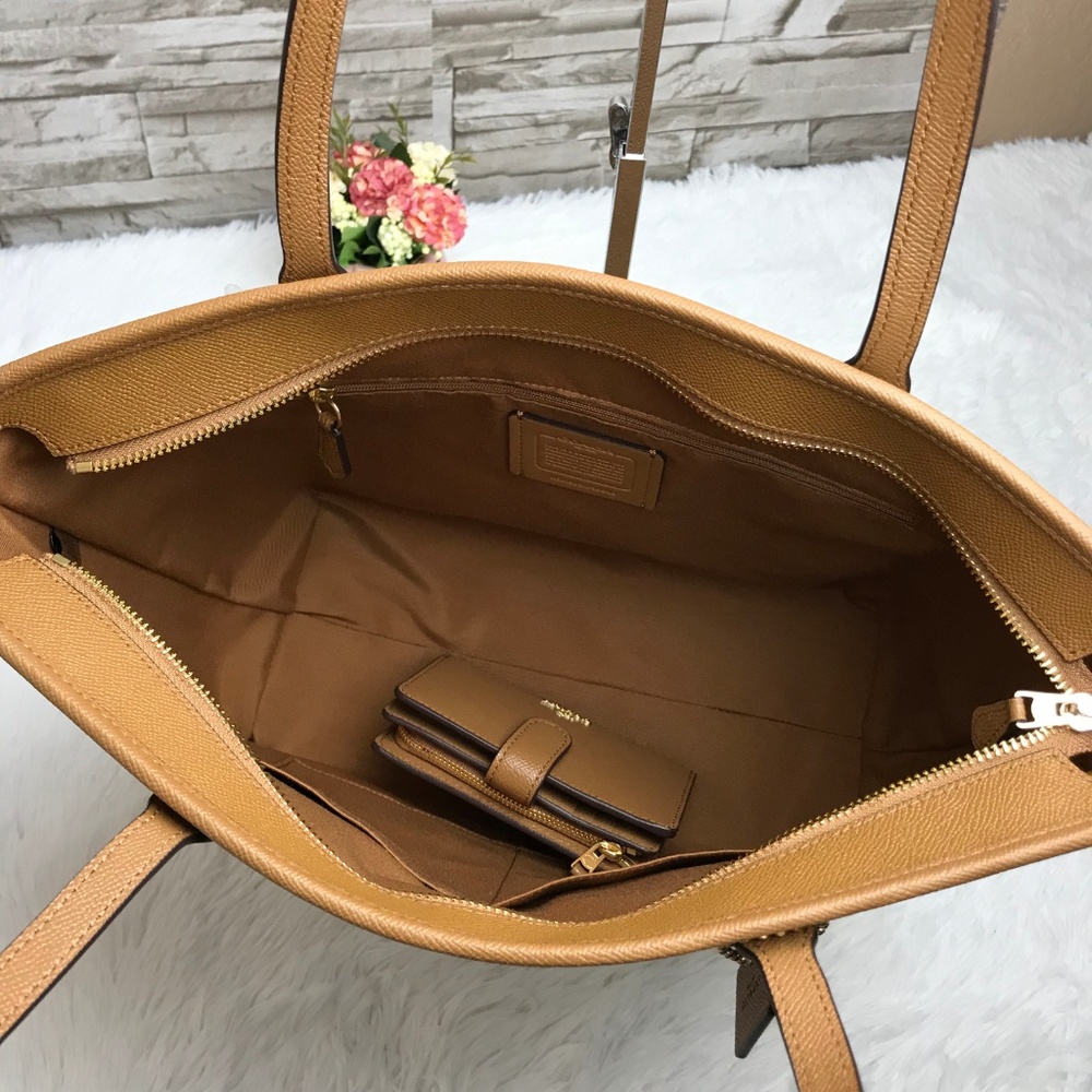 👜COACH SET🌺 CITY ZIP TOTE & WALLET - Picture 4 of 8
